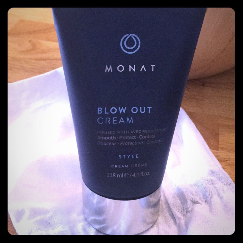 Monat blow out cream